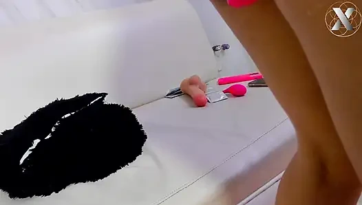 Bütün işi parmaklarıyla yapıyor