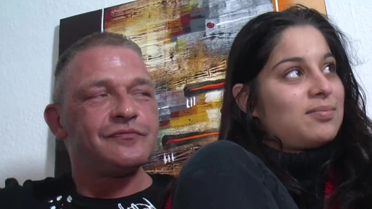 Alman masum öğrenci öğleden sonra sapık çiftle