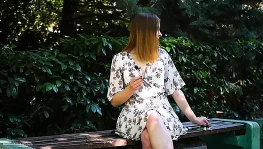 Evgeniya güçlü sigara içiyor