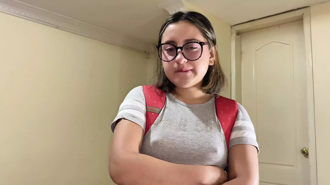 Colegul meu de clasă intră accidental în mine.