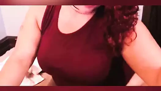 İri güzel kadın şişman götünü sallıyor