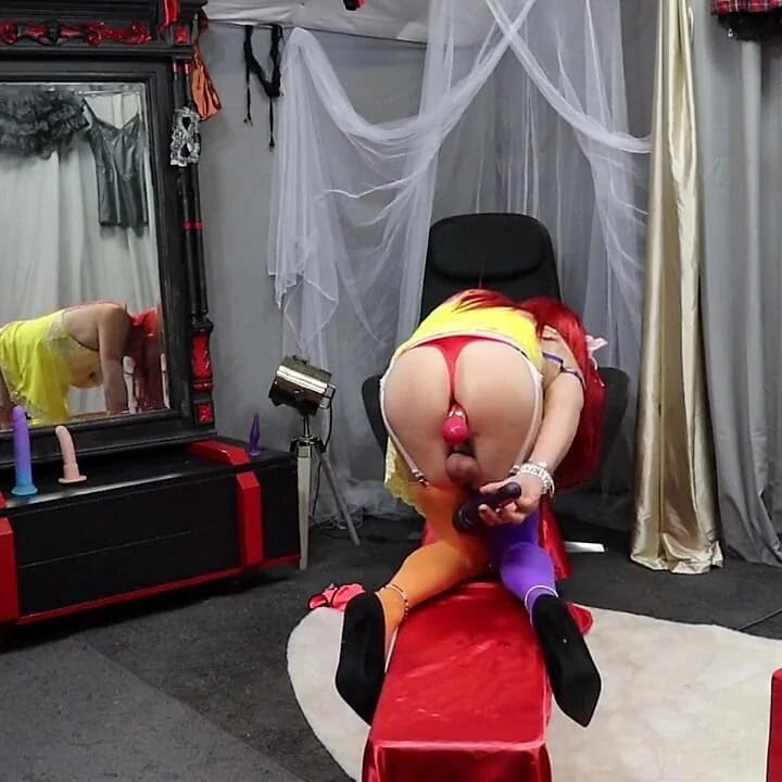 Renkli dee 2 vibratörle kendini kaptırıyor