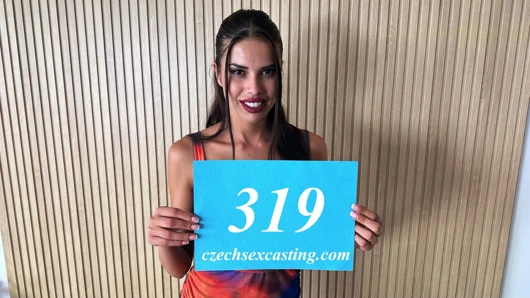 Seksi Macarena Lewis yetişkin endüstrisinde daha fazla iş istiyor