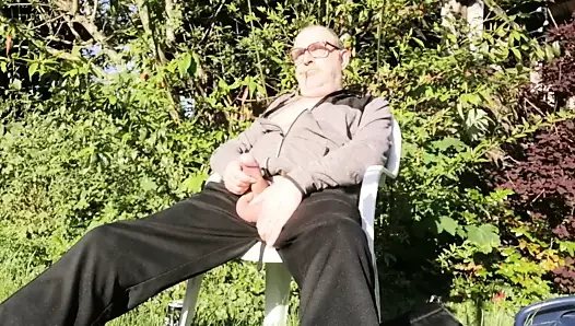 cum-master81 için: mezarlıkta gerçekten hızlı cumshot