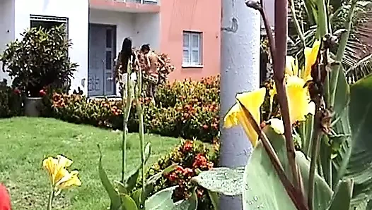 Bu lezbiyenlerin her ikisinin de denemek için cinsel fantezileri var