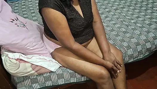 Ateşli Asyalı evli kadın genç orta yaşlı seksi kadının ateşli seks için sert yarağa ihtiyacı var
