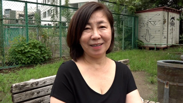 H077G01 sert bir meslekte güçlü libidolu olgun bir kadının ilk av!!