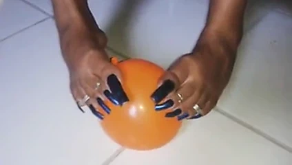 Uzun ayak tırnakları oynamak