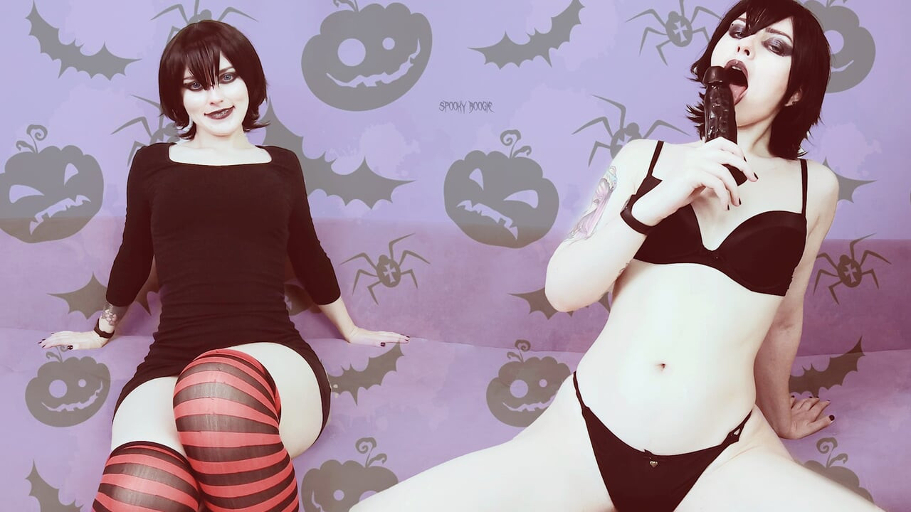 31 talimatı: Mavis Dracula seksi vücuduyla seni azdırıyor ve cadılar bayramında amına boşalmanı istiyor