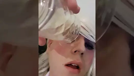 Korkak poors kendi boşalmak üzerinde yüz