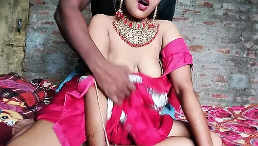 Priya ve üvey erkek kardeşi sikişiyor