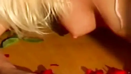 Sarkan rosebud yoğun anal esnetmeden sonra sırılsıklam