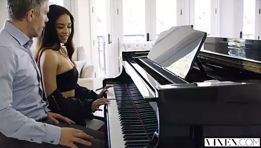 Vixen hevesli şarkıcı profesyonel tutamaz