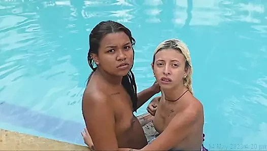 Havuz başında yapay penis ile sevişiyoruz – ggmansion