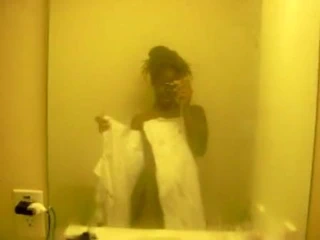 Siyahi genç kız kendini vurdu