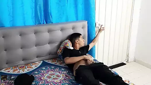 Üvey annem ile ilk cinsel deneyimimi yaşadım - bölüm 1 - İspanyolca porno