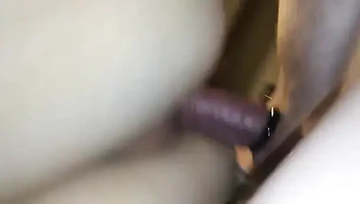 Addy Haze'in güzel amcığı sikiliyor ve yüzüne sürpriz boşalma