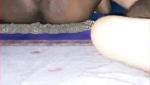 Büyük götlü üvey kız kardeş