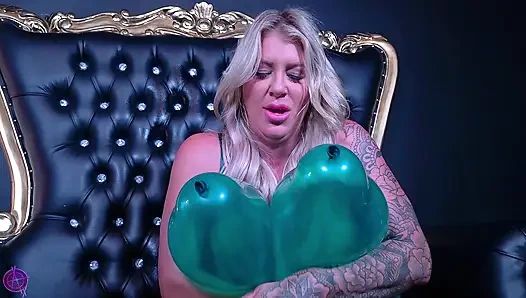 Lolly balon patlatmayı sevdiğini öğreniyor! 4K