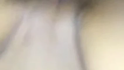 Ninfeta sedenta por piroca