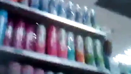 Üzerinde kıyafetleri var ama yine de seksi!!