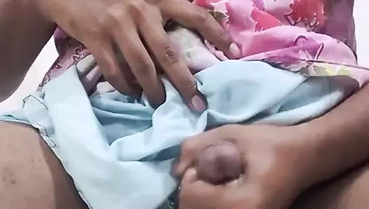 Travesti mastürbasyon yapıyor