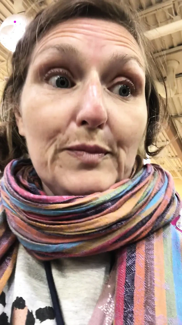 Süpermarkette Göğüslerimi Teşhir Ediyor Ve Ne Kadar soğuk Olduğunu Gösteriyorum!