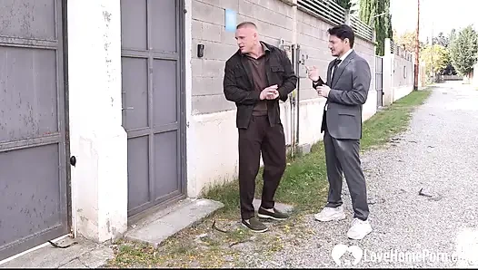 İş toplantısı derin anal seksle bitiyor