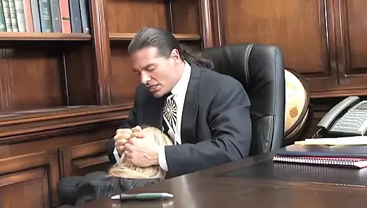 Aline siyah çoraplı büyük memeli bir kız yüzüne boşalma - sapık orta yaşlı seksi kadınlar