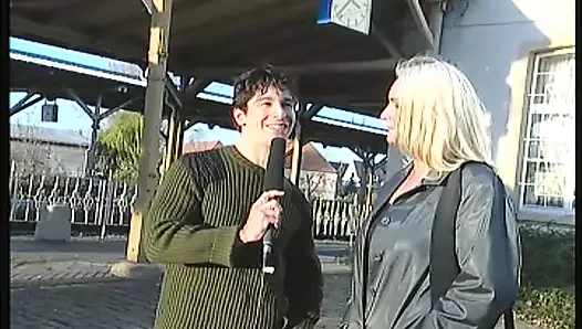 Sarışın ile büyük memeler gets o sert içinde ona tombul am