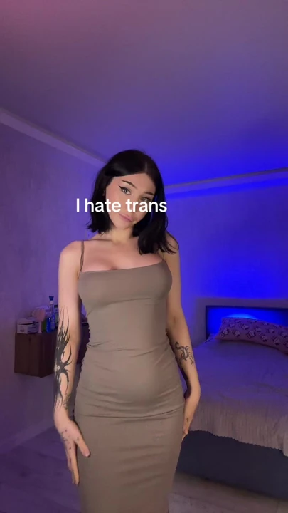 Bu elbiseyi çıkar ve trans bir kızın sürprizini gör