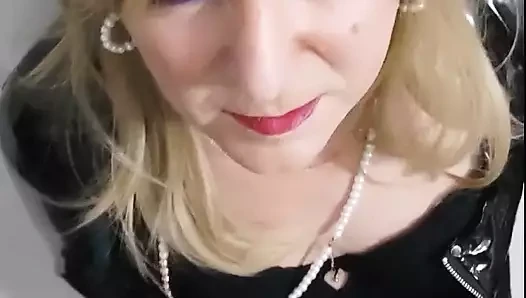 Siyah çoraplı pembe pompalar