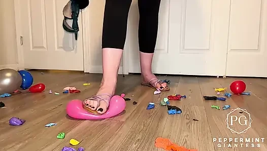 Patlayacak mı!? Dev ayaklar ve balonlar yalınayak, sandalet, minibüsleri yok etmek