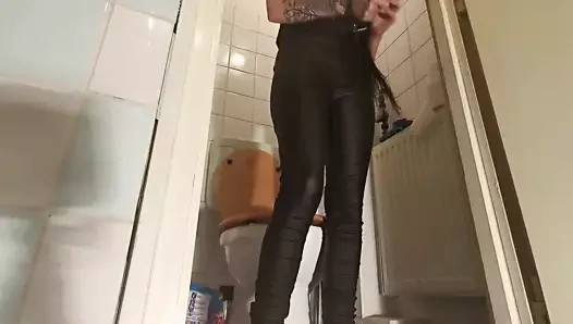 benim telefon pt2 oynarken pissing