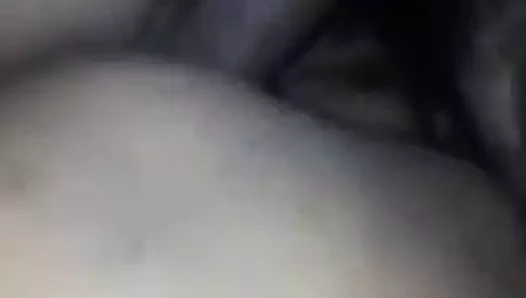 Desi yenge binmek üzerinde husbend onu kaydetmeye çalışın