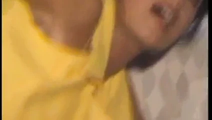 Bayan d # sarı elbiseli