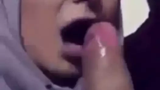 Tesettürlü seks tesettürlü emiyor tesettürlü porno Müslüman seks müslüman emiyor