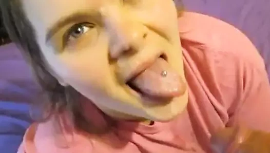 Ateşli kadın kılıklı bir yarakla amcığımın suyunu emiyor ve sonra ateşli fışkırtarak dolu bir yüze boşalıyorum