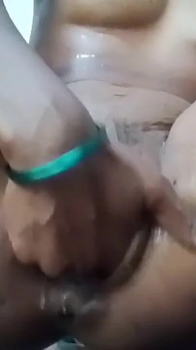 Падающий с челюсти момент из "Трах пальцами и сперма на камеру, мастурбация серии с необычными дилдо"