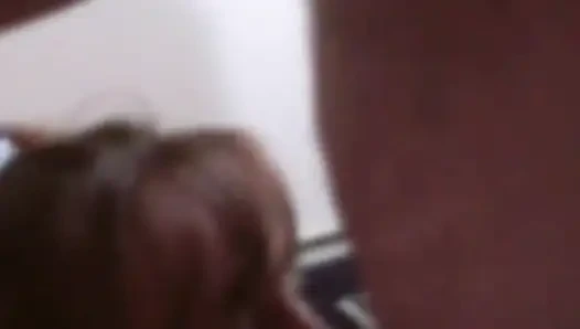 Brooke'un istekli ağzı meşgul