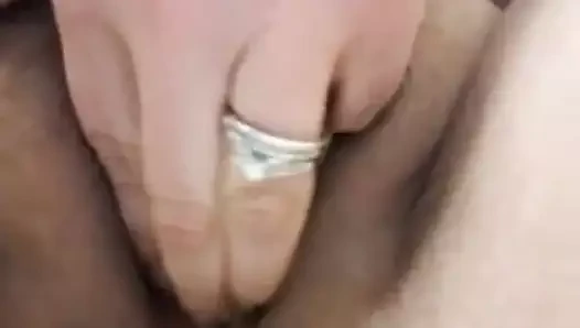 karısı gösterir KEDİ sırasında yemek molası