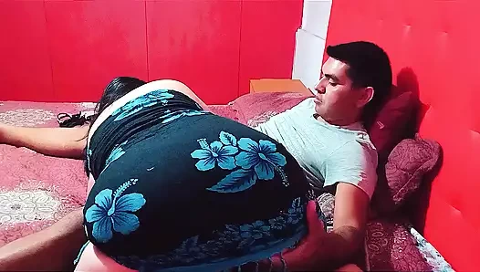 I masturbate with my stepmom's panties to smell her pussy