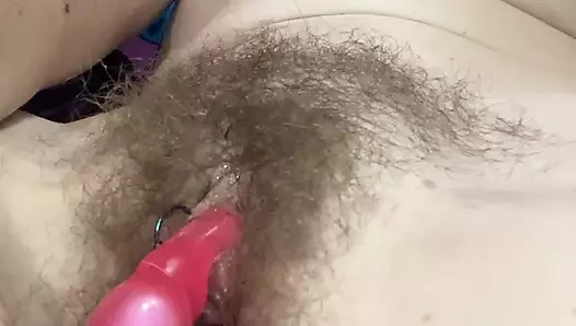 Azgın tavşan azgın orta yaşlı seksi kadın o kadar sert fışkırtıyor ki ekrana vuruyor ve kaydı durduruyor