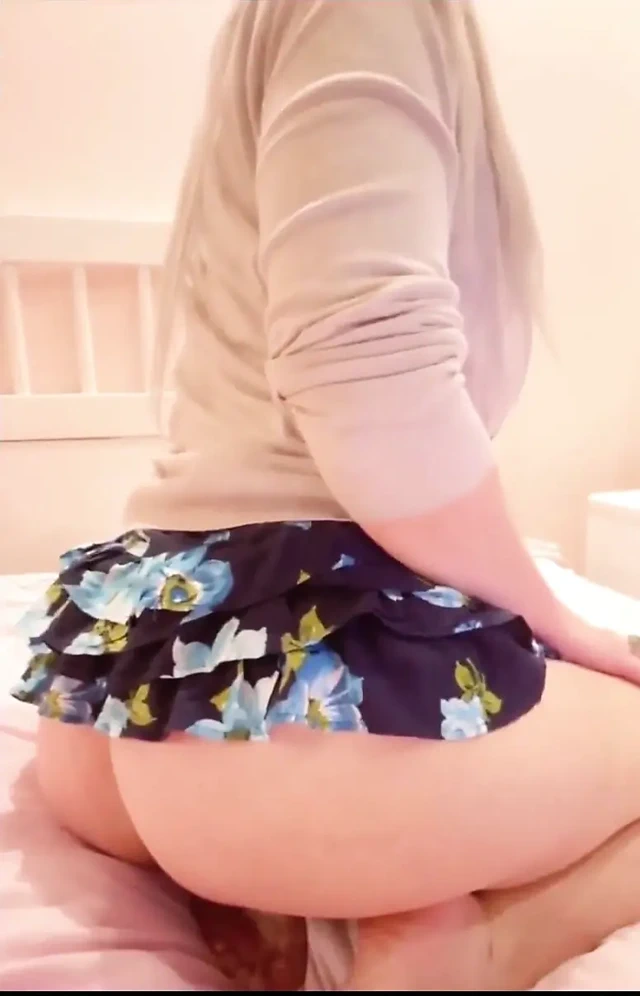 Yüzünü göt deliğime sok, ıslak osuruklar çıkıyor!