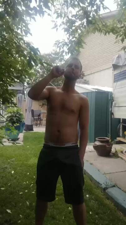 Sigara içmek, sopalamak ve bsmokes92 ile flört etmek.