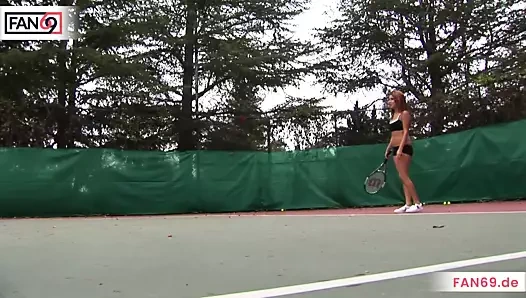 Sıcak tenis kızları ficken riesigen schwanz