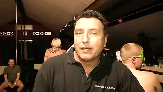 Alman pornosu – sürtük iki sert sik emiyor, sonra sikiliyor