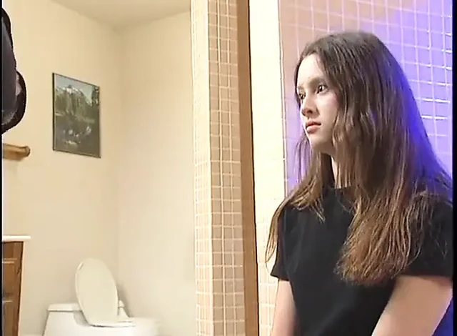 Я и мой сводный брат в ванной дома