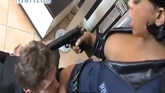 Travesti mi ihtiyacın var?