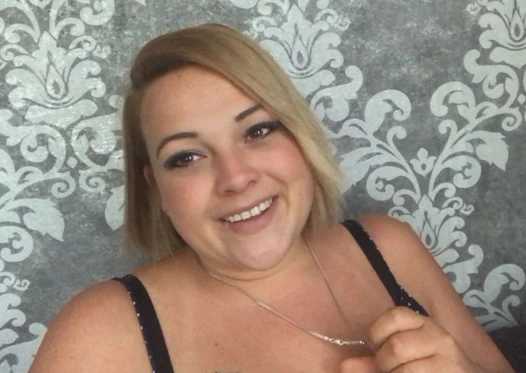 Seksi Alman genç bbw ile dev memeler, şişman göbek kremsi kedi